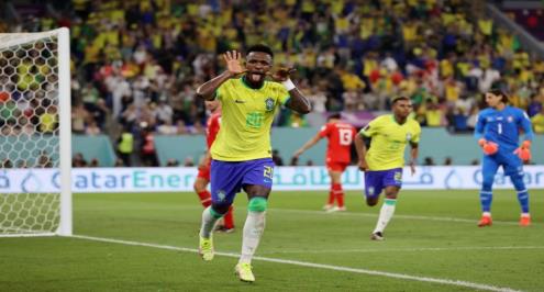 الـ VAR يحرم البرازيل من هدف التقدم أمام سويسرا (فيديو)